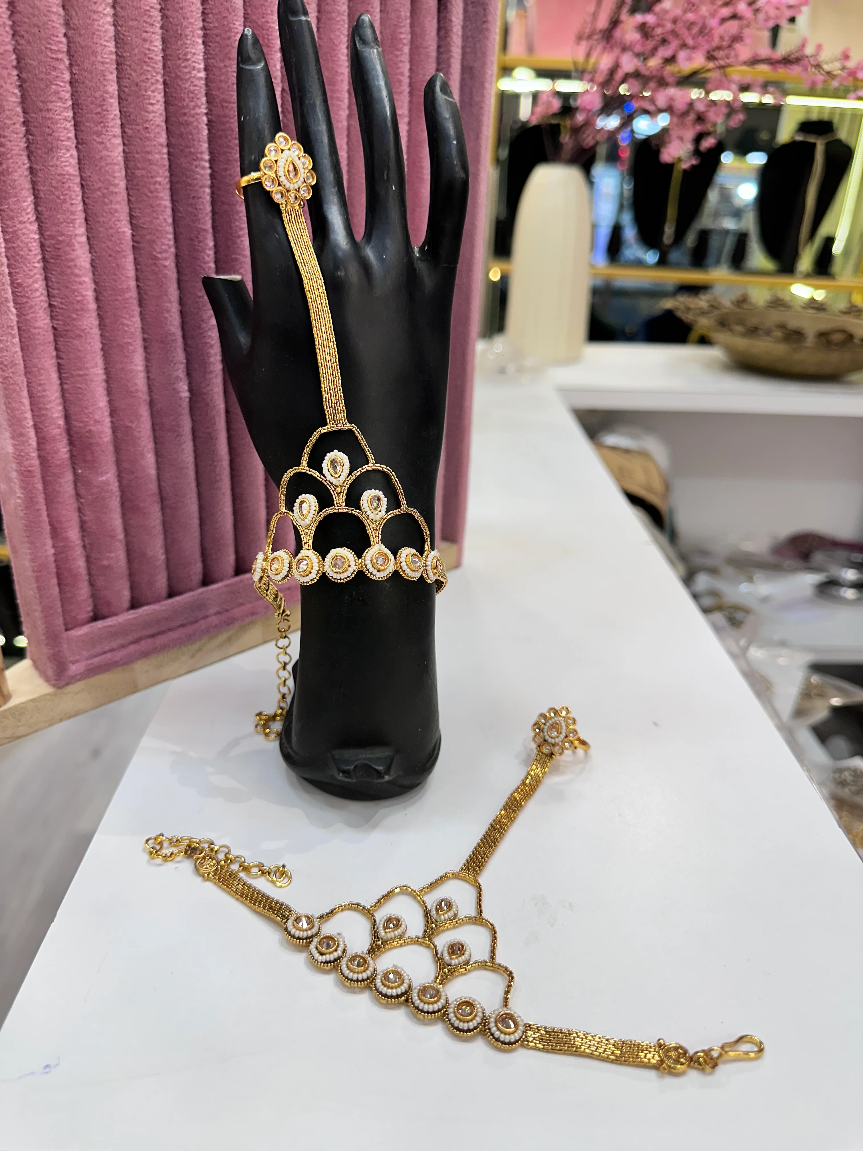 Lalita Premium Heritage Rajwadi Hathpanja - Pair - Image 2