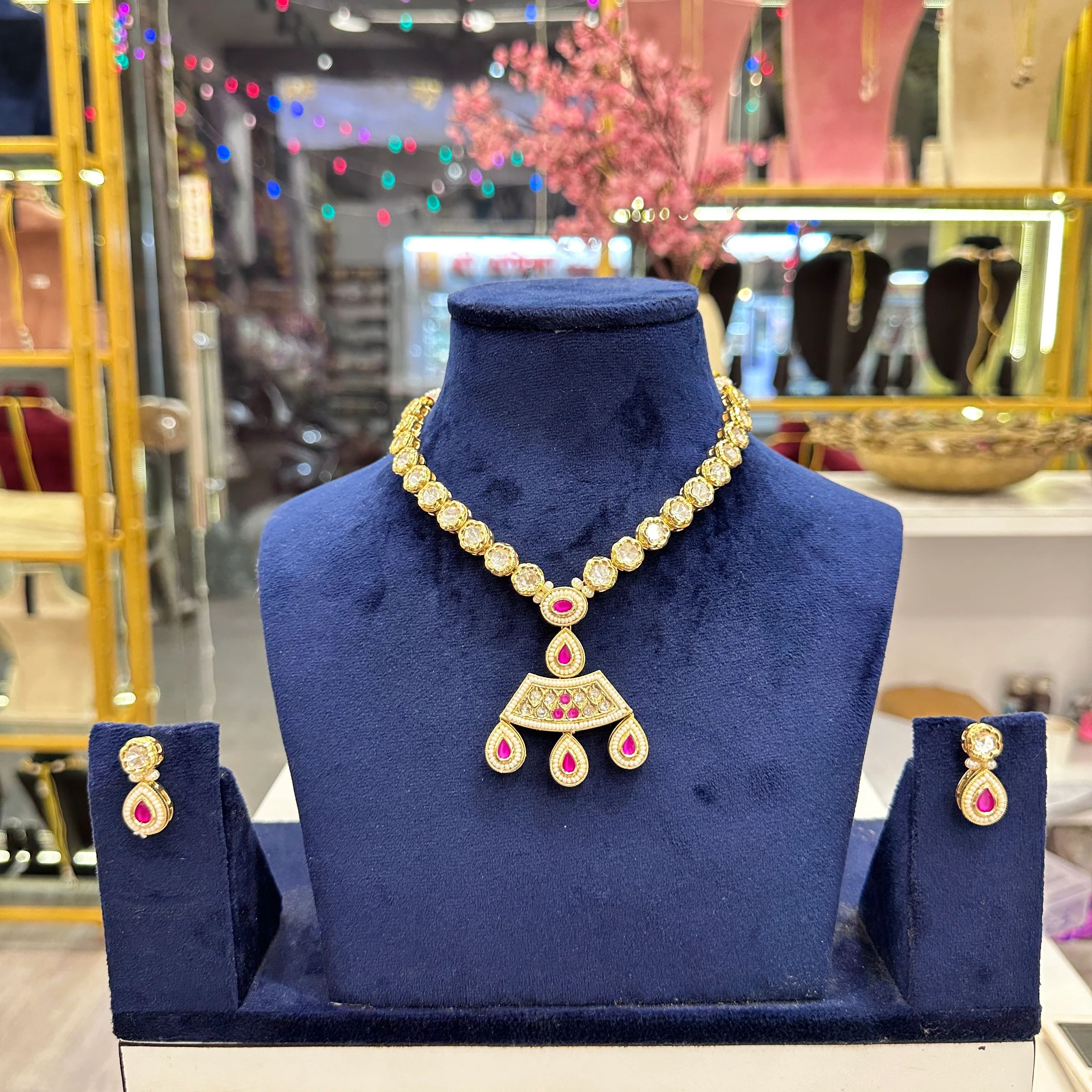 Dhanu Dibbi Kundan Necklace - Image 2