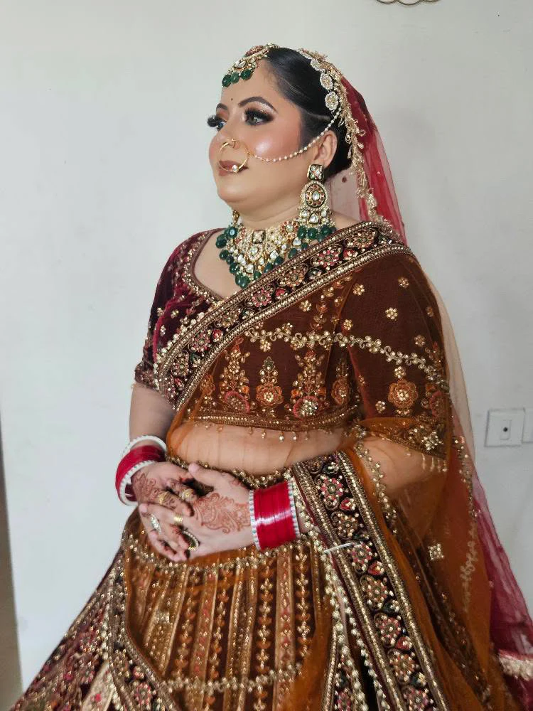 Muskaan Semi Bridal Choker Set With Teeka - Image 7