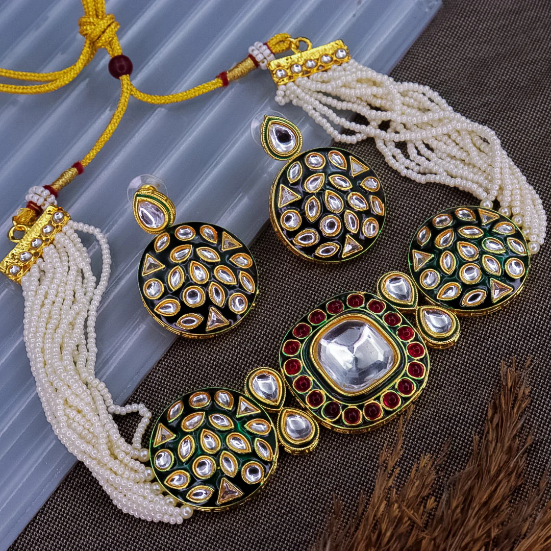 Jamuna Kundan Choker Set With Earring - Image 2