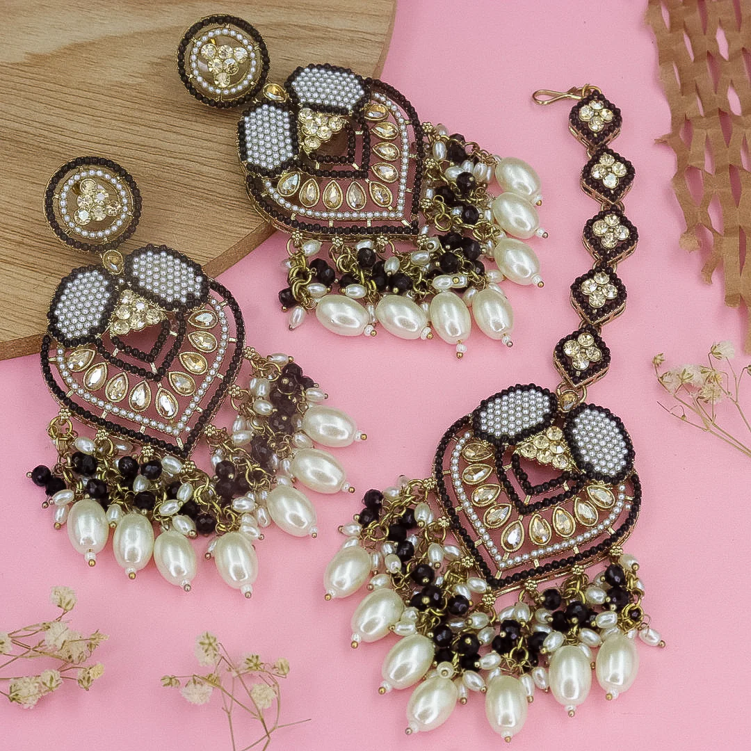 Momina Pakistani Earrings And Mangtika - Image 5