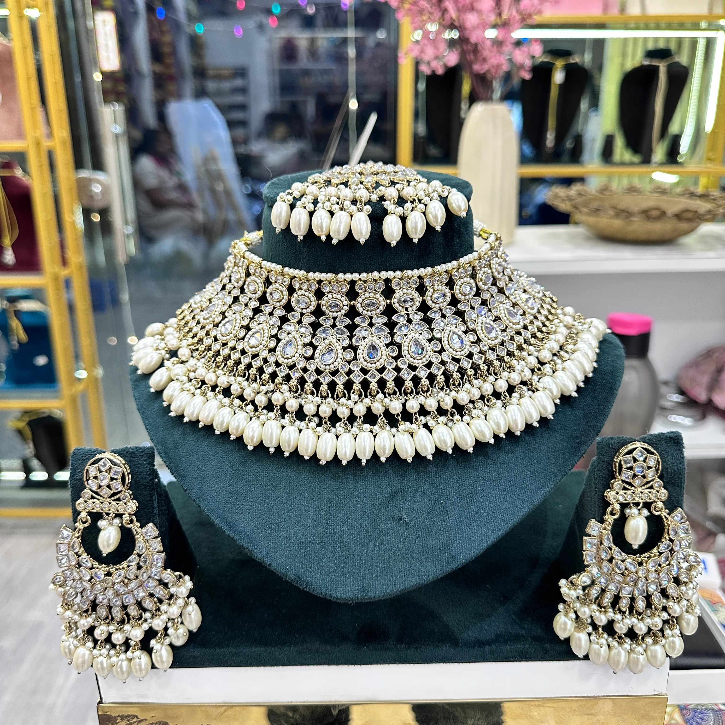 Vibha Reverse AD choker With Mangtika