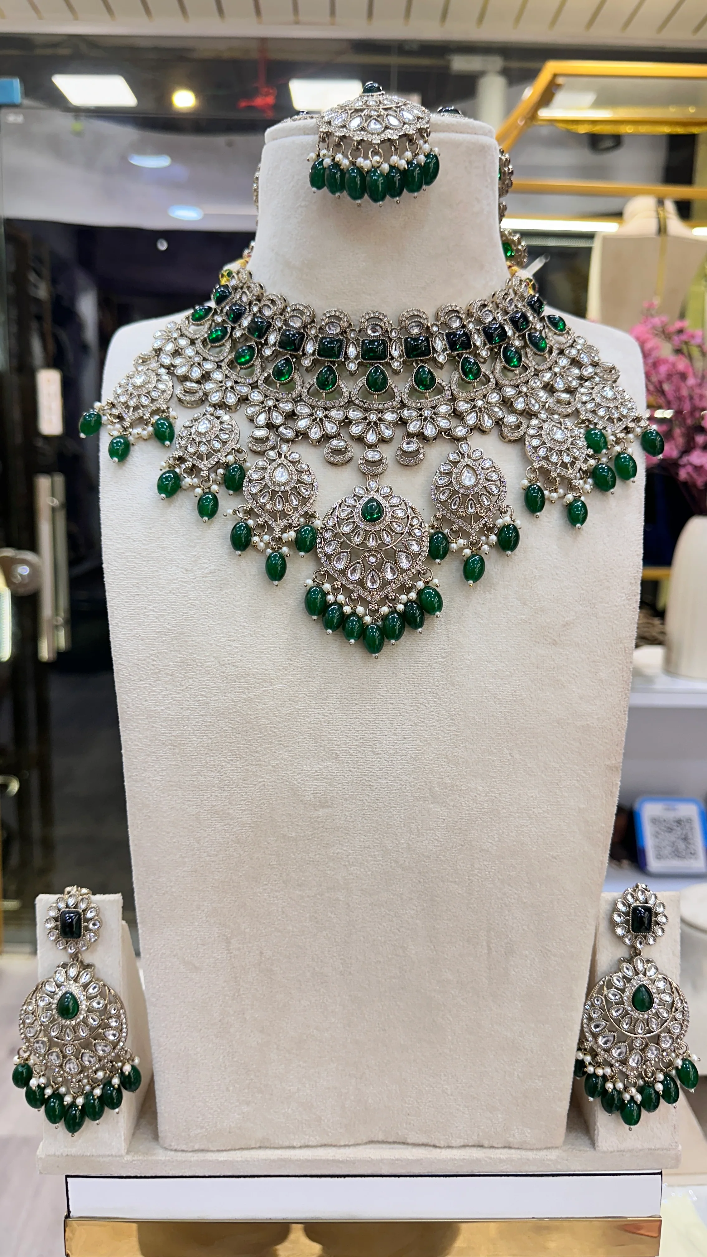 Ragini Kundan Bridal Choker (1 Necklace, 1 Earrings Pair, 1 Sheeshphool, 1 Nath) - Image 4