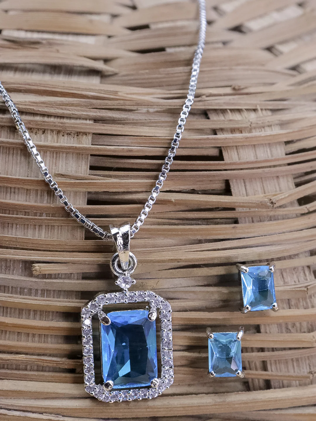 Renu AD Pendent Set - Image 11