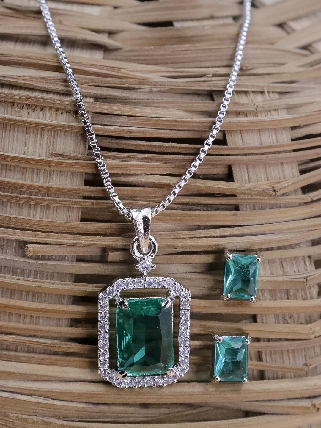 Renu AD Pendent Set - Image 12