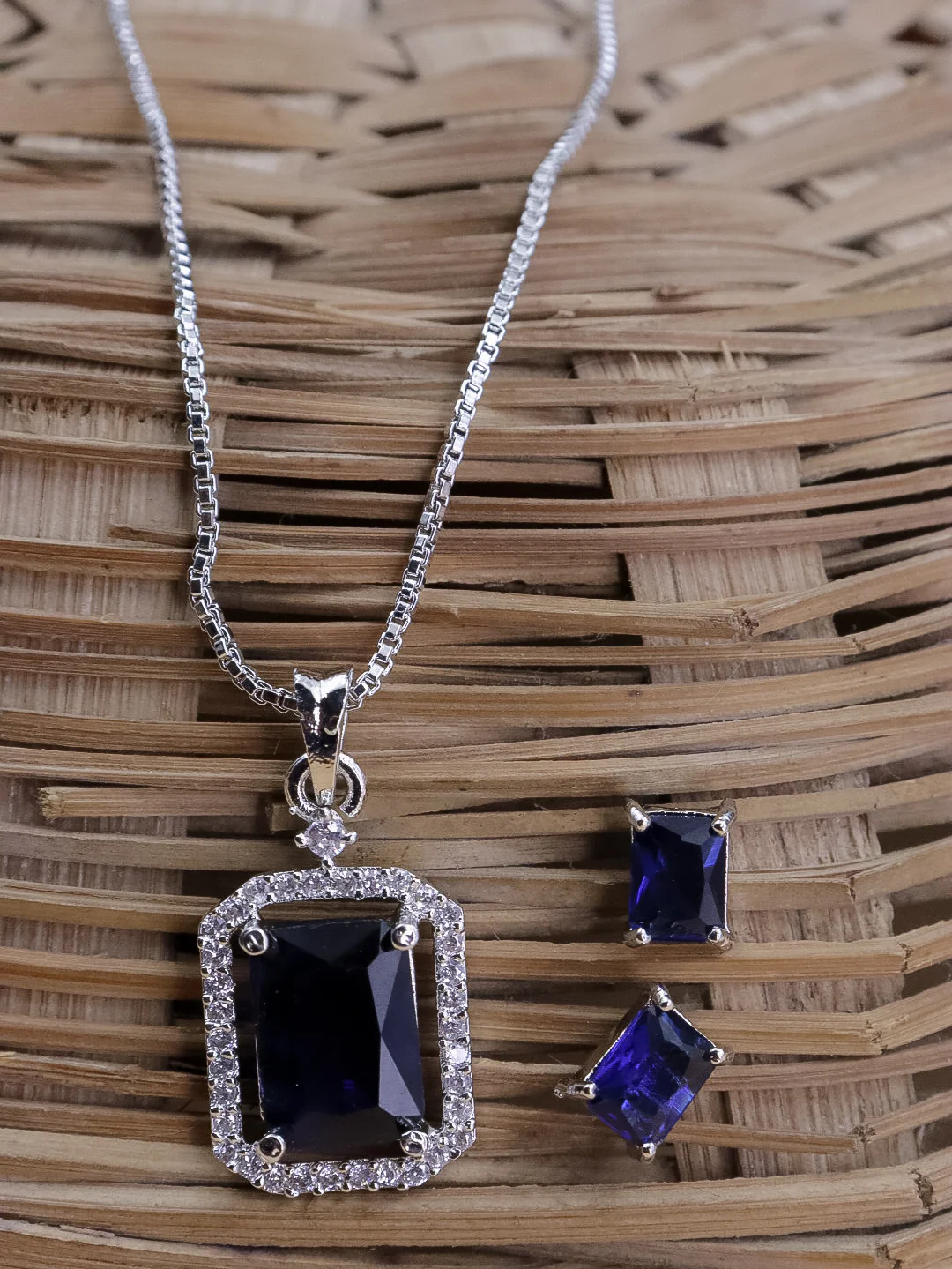 Renu AD Pendent Set - Image 6