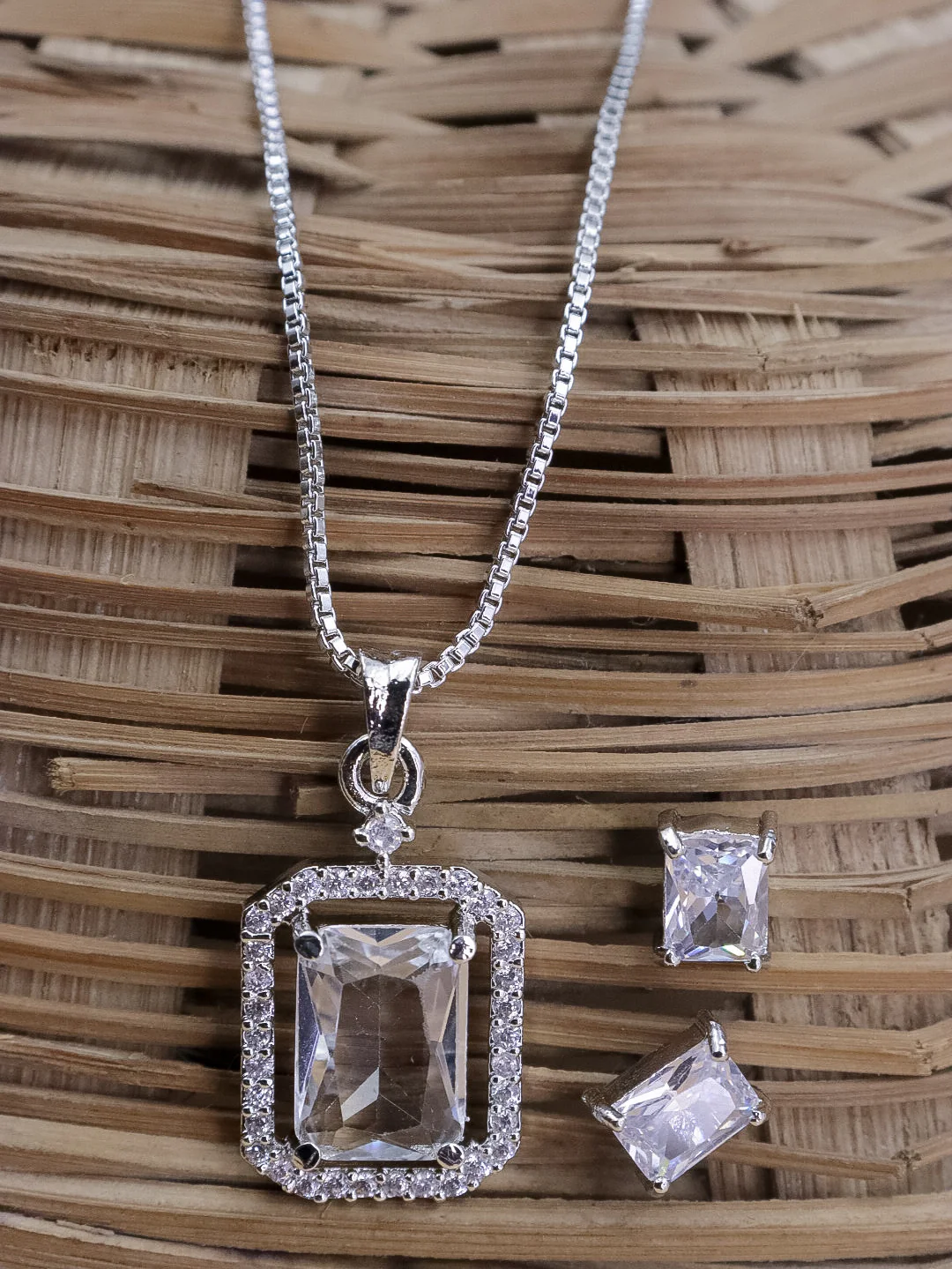 Renu AD Pendent Set - Image 7