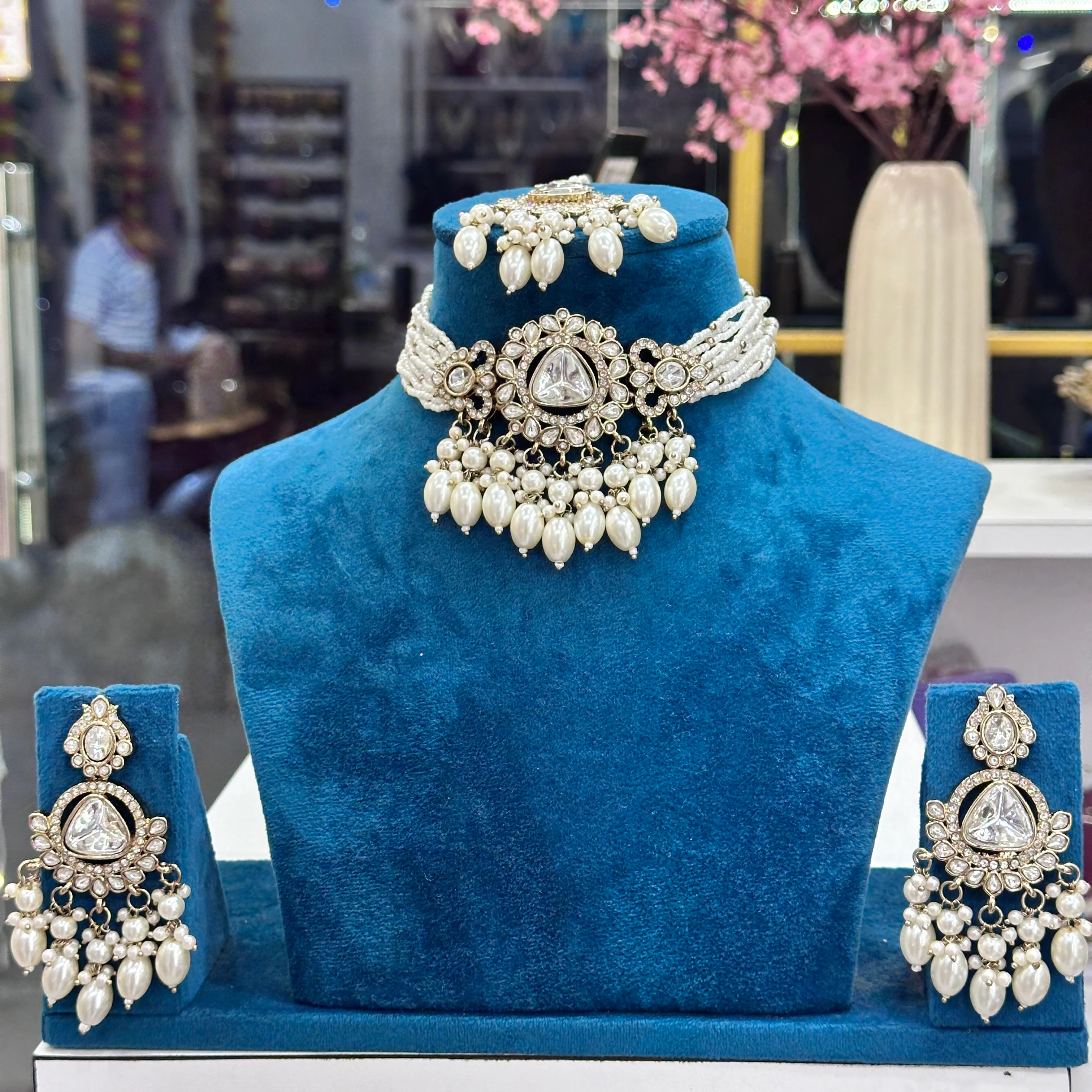 Zihana Polki Choker With Earring And Mangtika