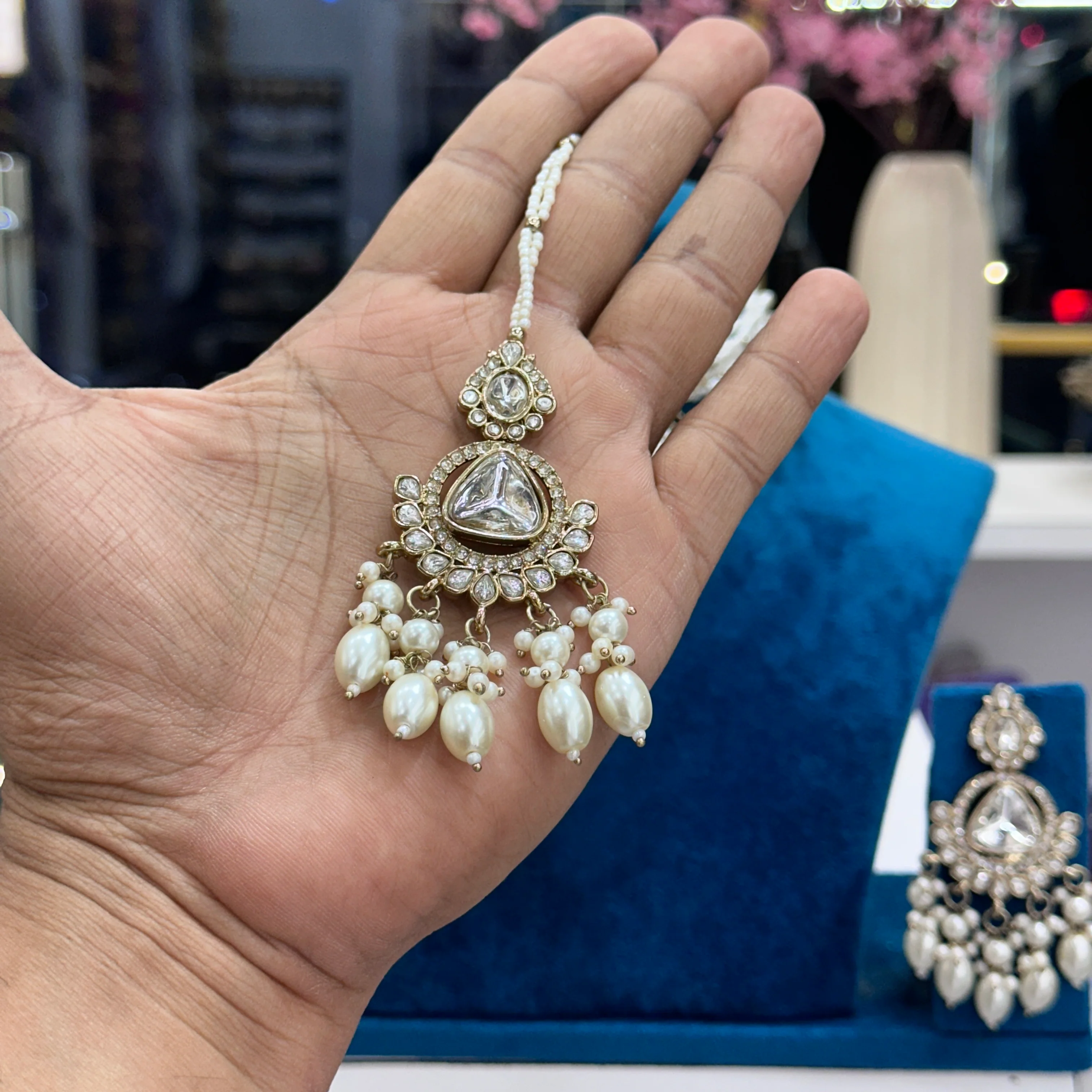 Zihana Polki Choker With Earring And Mangtika - Image 2