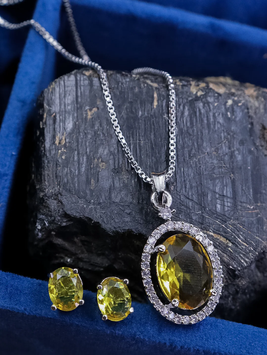 Sherlyn AD Pendent set - Image 3